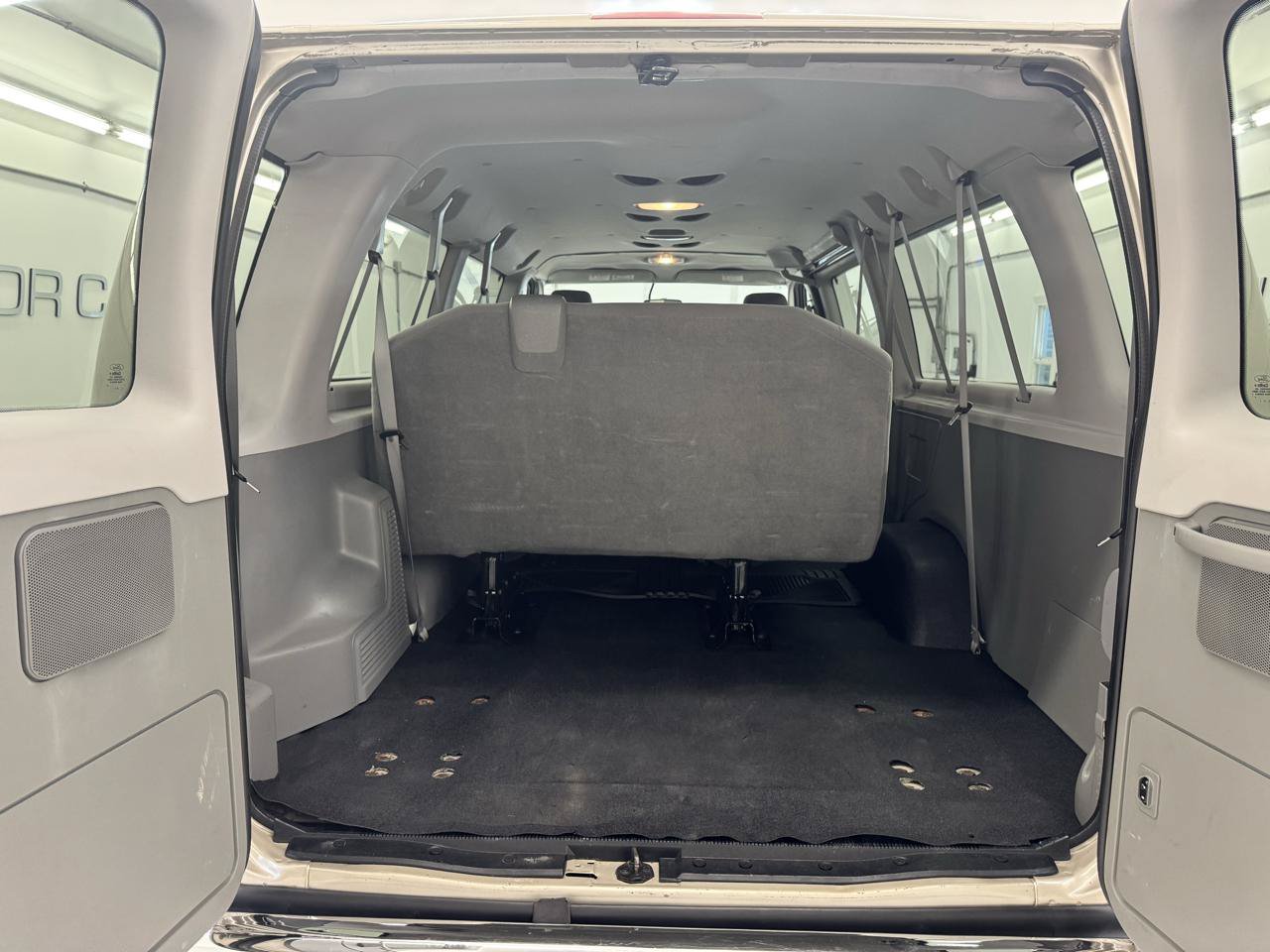 Used 2012 Ford E-350 and Econoline 350 XLT RWD image 6