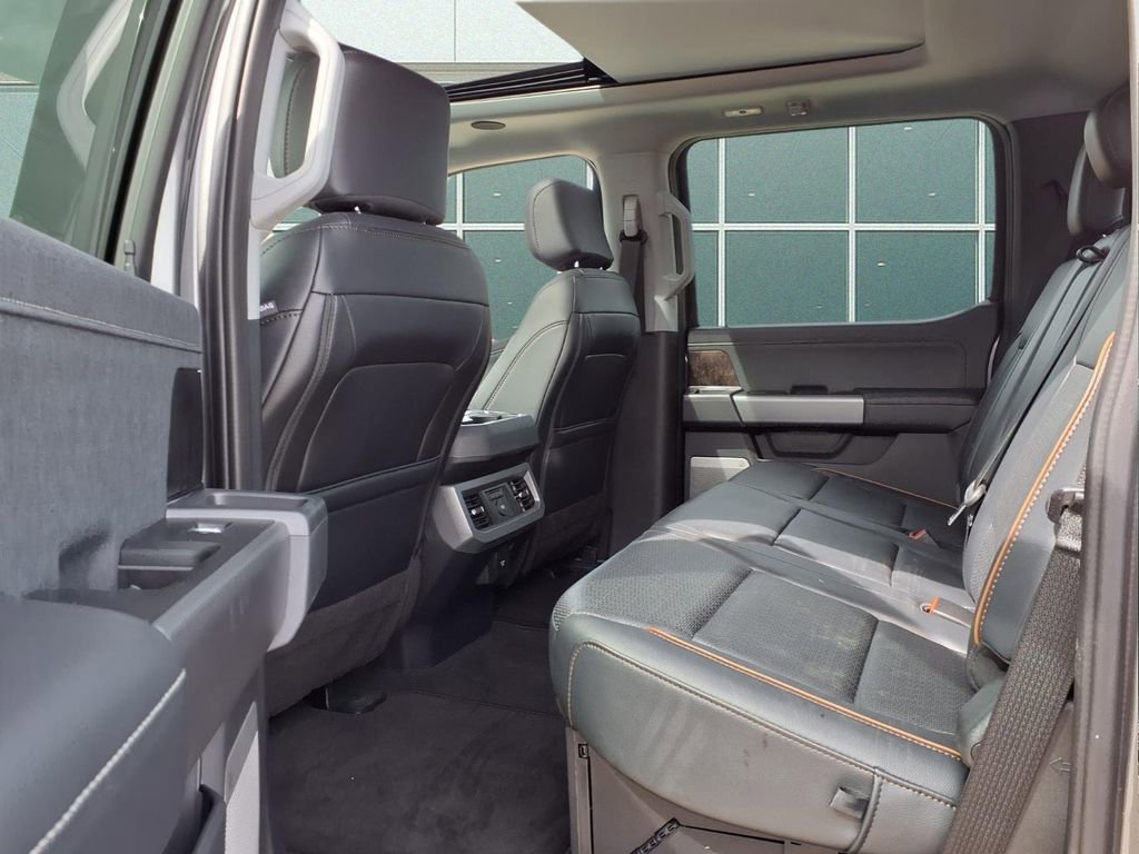 New 2025 Ford F450 Lariat w/ Lariat Ultimate Package image 32