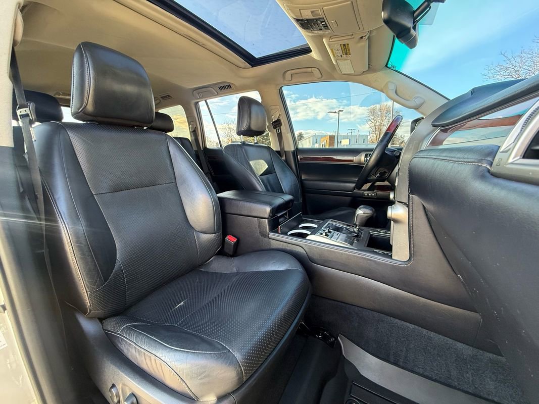 Used 2011 Lexus GX 460 image 4