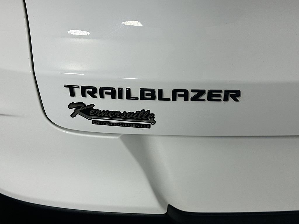 Used 2023 Chevrolet TrailBlazer RS w/ Convenience Package image 28