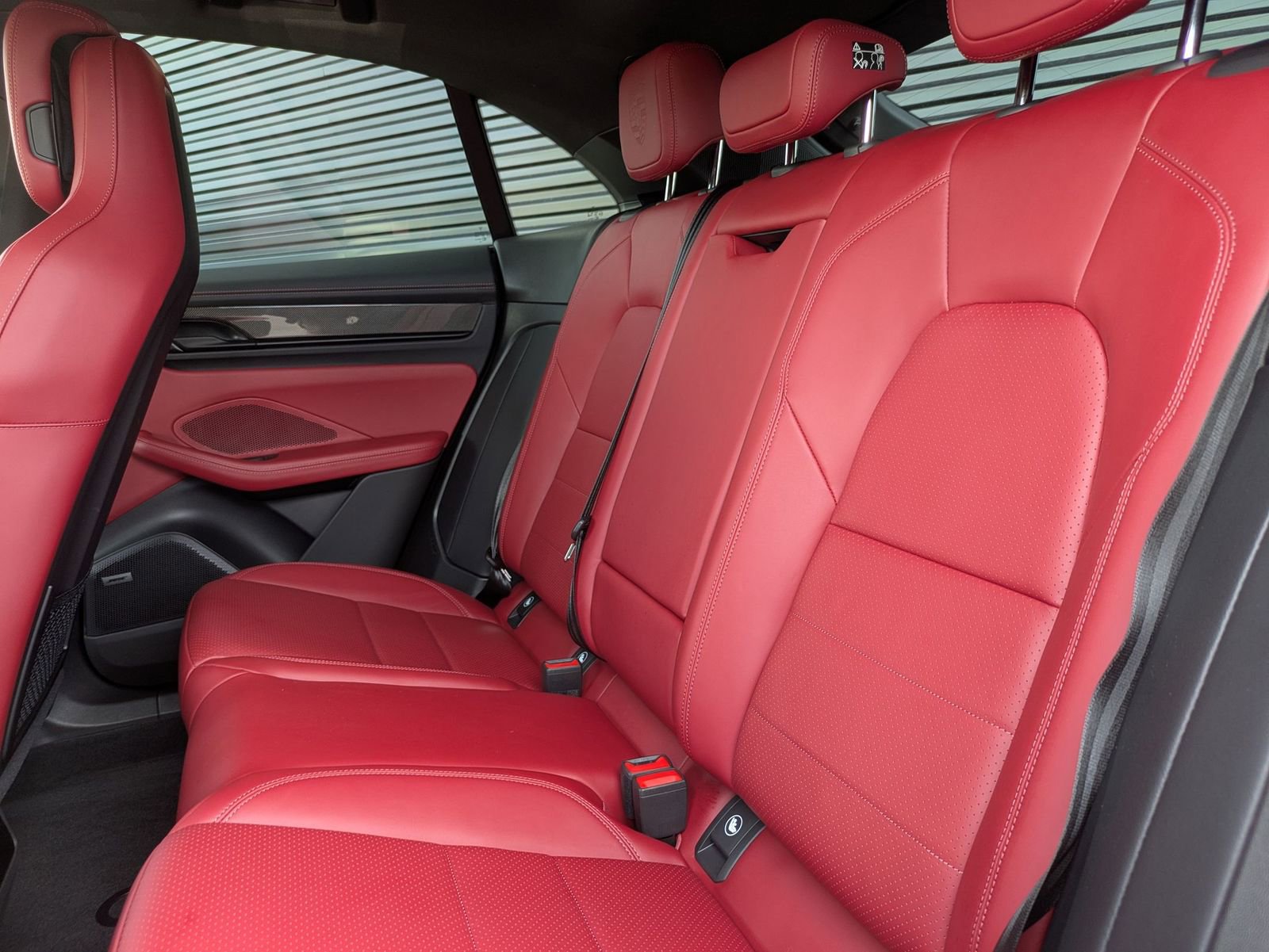 Certified 2025 Porsche Macan Electric RWD image 27