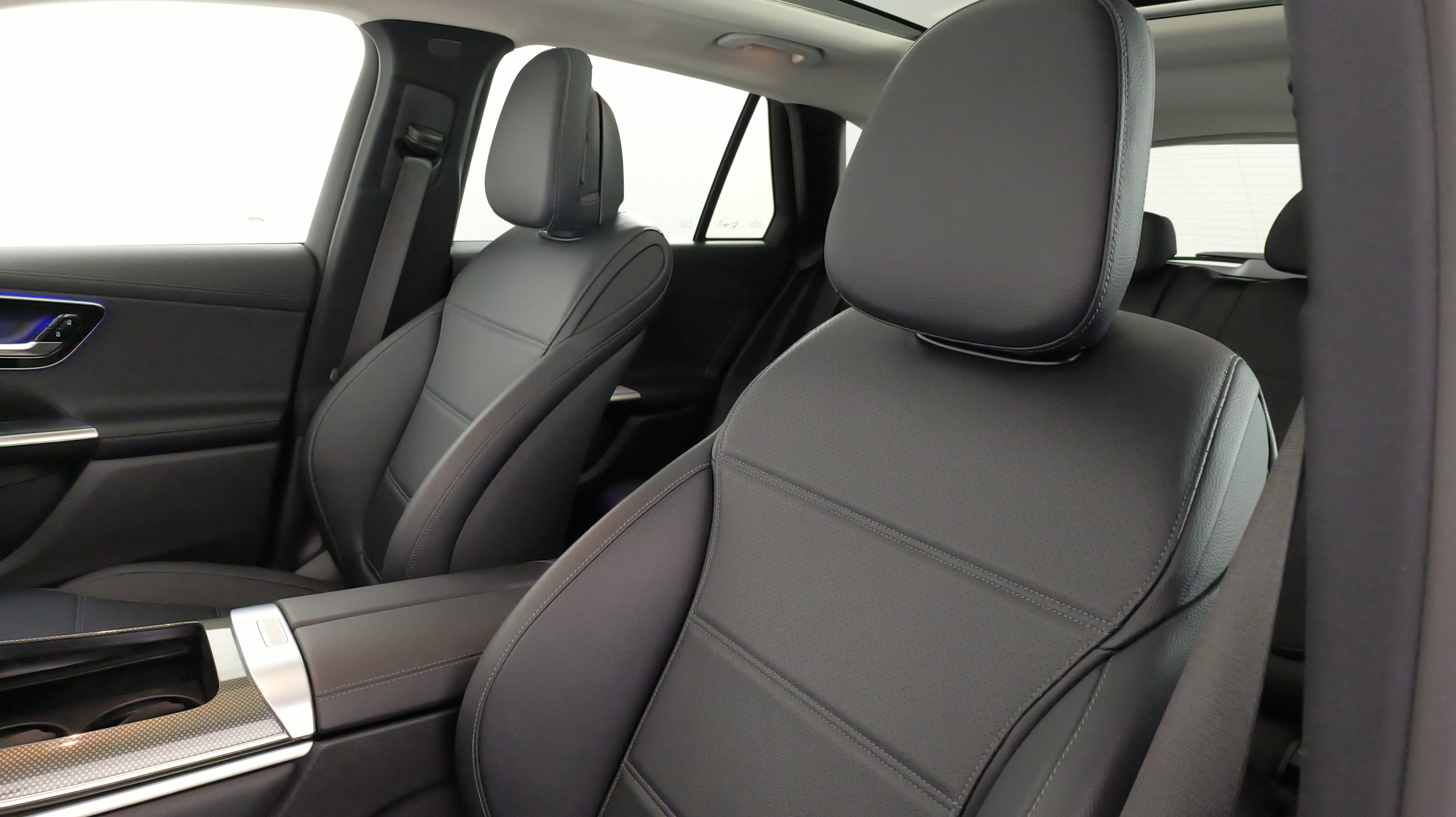 Used 2024 Mercedes-Benz GLC 300 4MATIC image 29