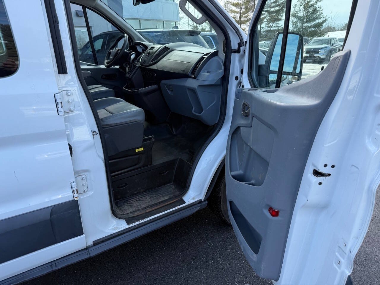 Used 2015 Ford Transit 150 XL RWD image 9