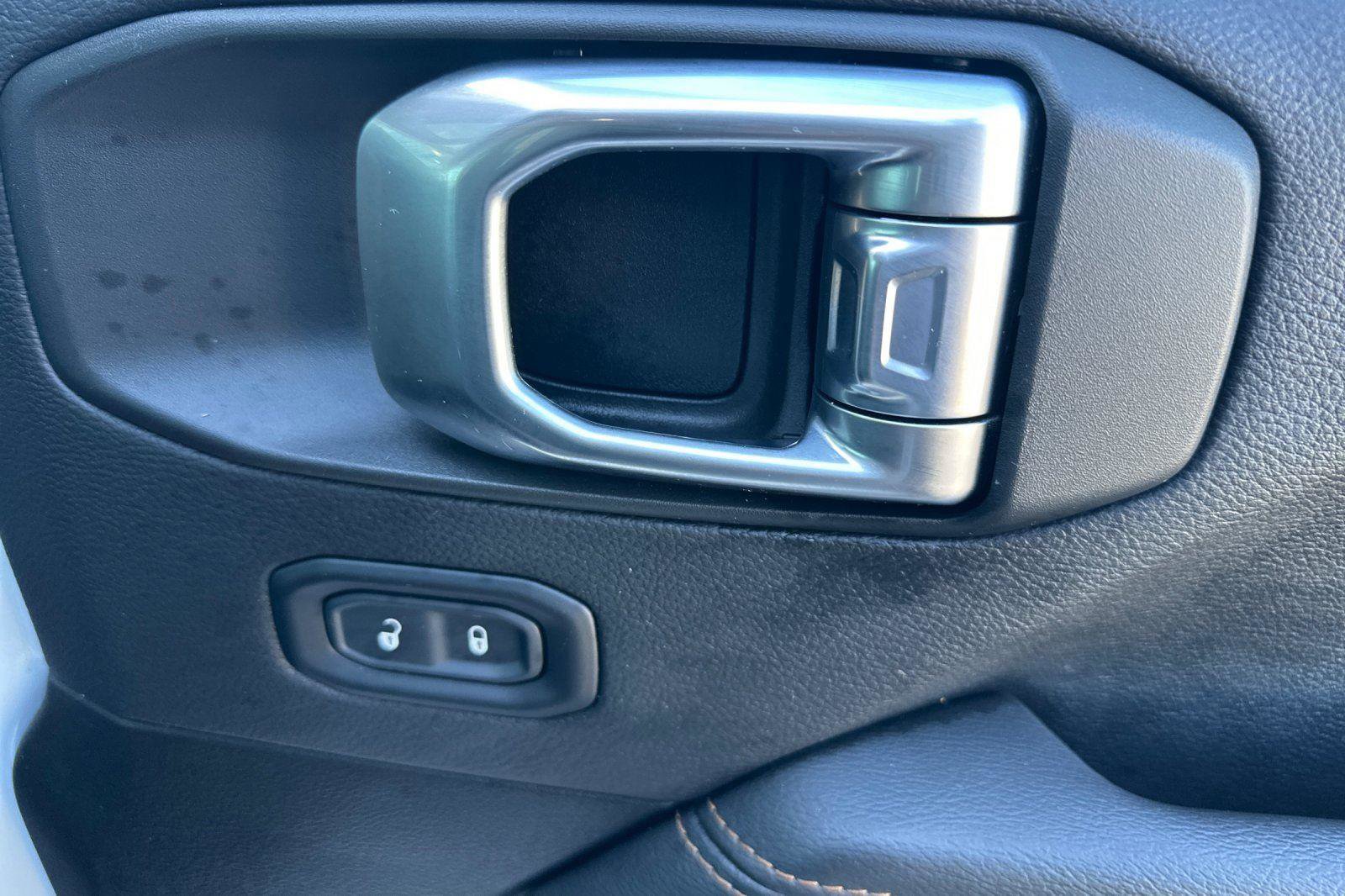 Used 2022 Jeep Wrangler Unlimited Sahara image 19