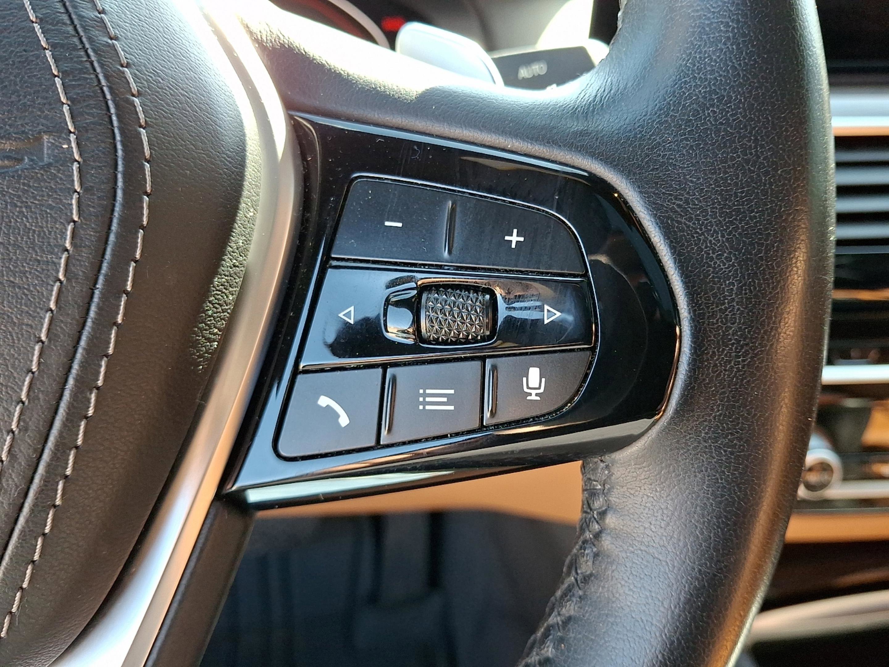 Used 2020 BMW 530i xDrive w/ Premium Package image 23