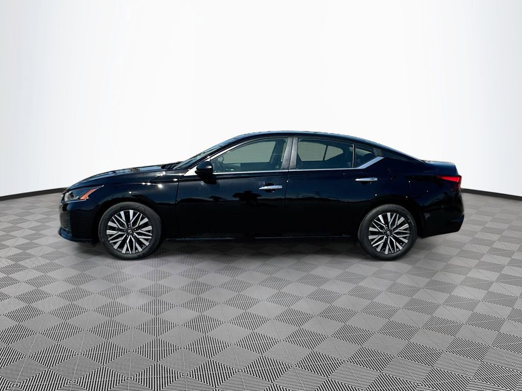 Used 2024 Nissan Altima 2.5 SV FWD image 7
