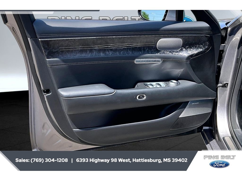 Used 2023 Genesis G90 3.5T AWD/4WD image 17