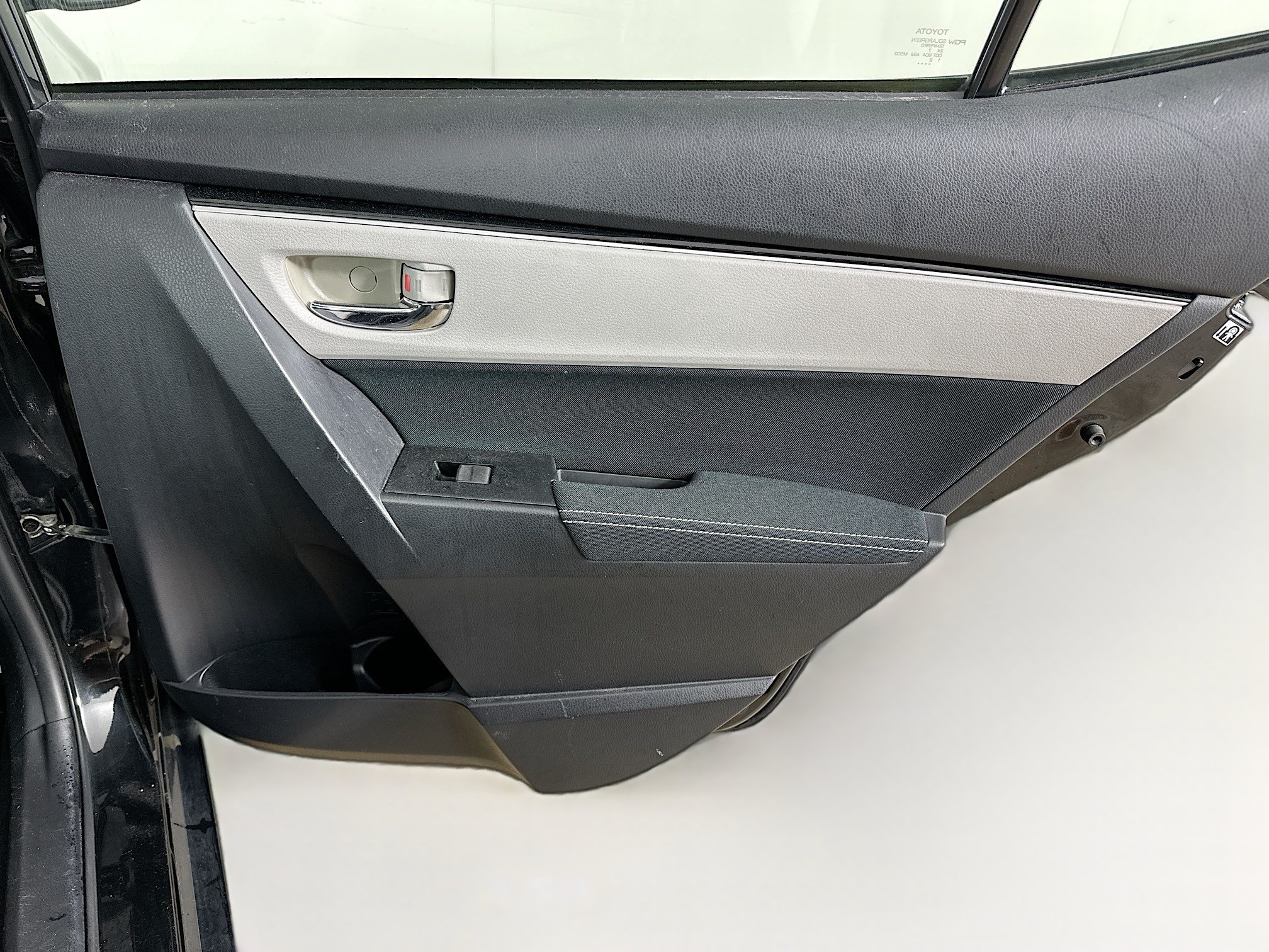 Used 2017 Toyota Corolla LE w/ Carpet Mat Package (TMS) FWD image 28