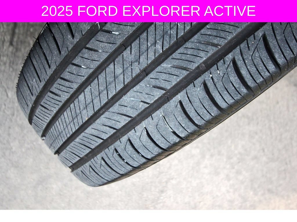 Used 2025 Ford Explorer Active RWD image 31