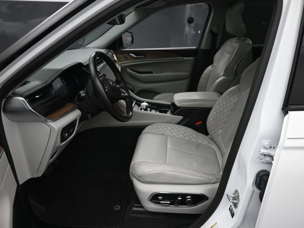 Used 2022 Jeep Grand Cherokee Summit AWD/4WD image 13