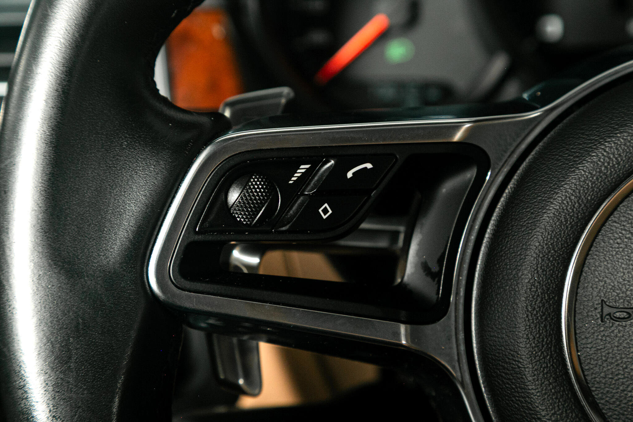 Used 2019 Porsche Macan w/ Premium Package Plus image 48