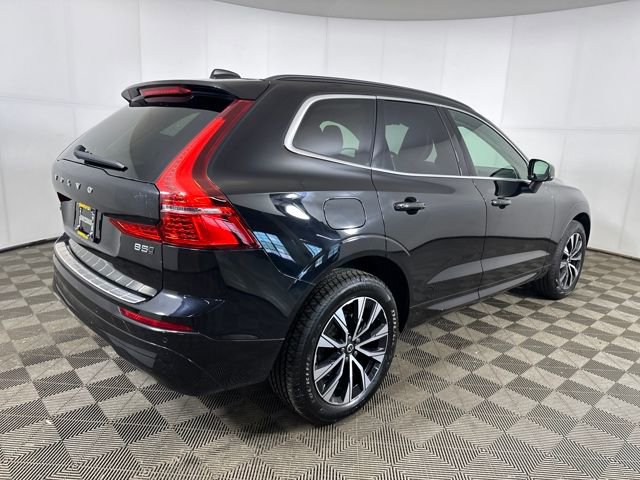 Used 2023 Volvo XC60 B5 Core image 3