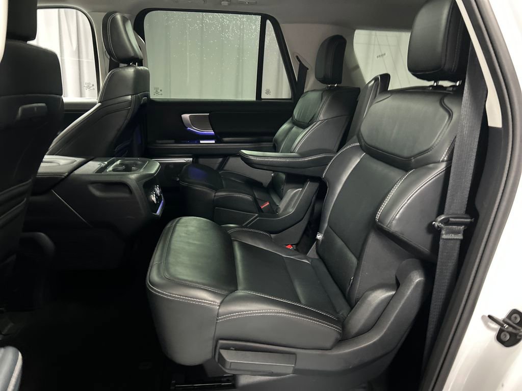 Used 2025 Ford Expedition Max Platinum AWD/4WD image 24