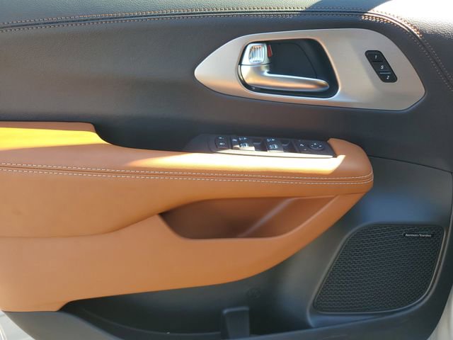 New 2026 Chrysler Pacifica Pinnacle image 20