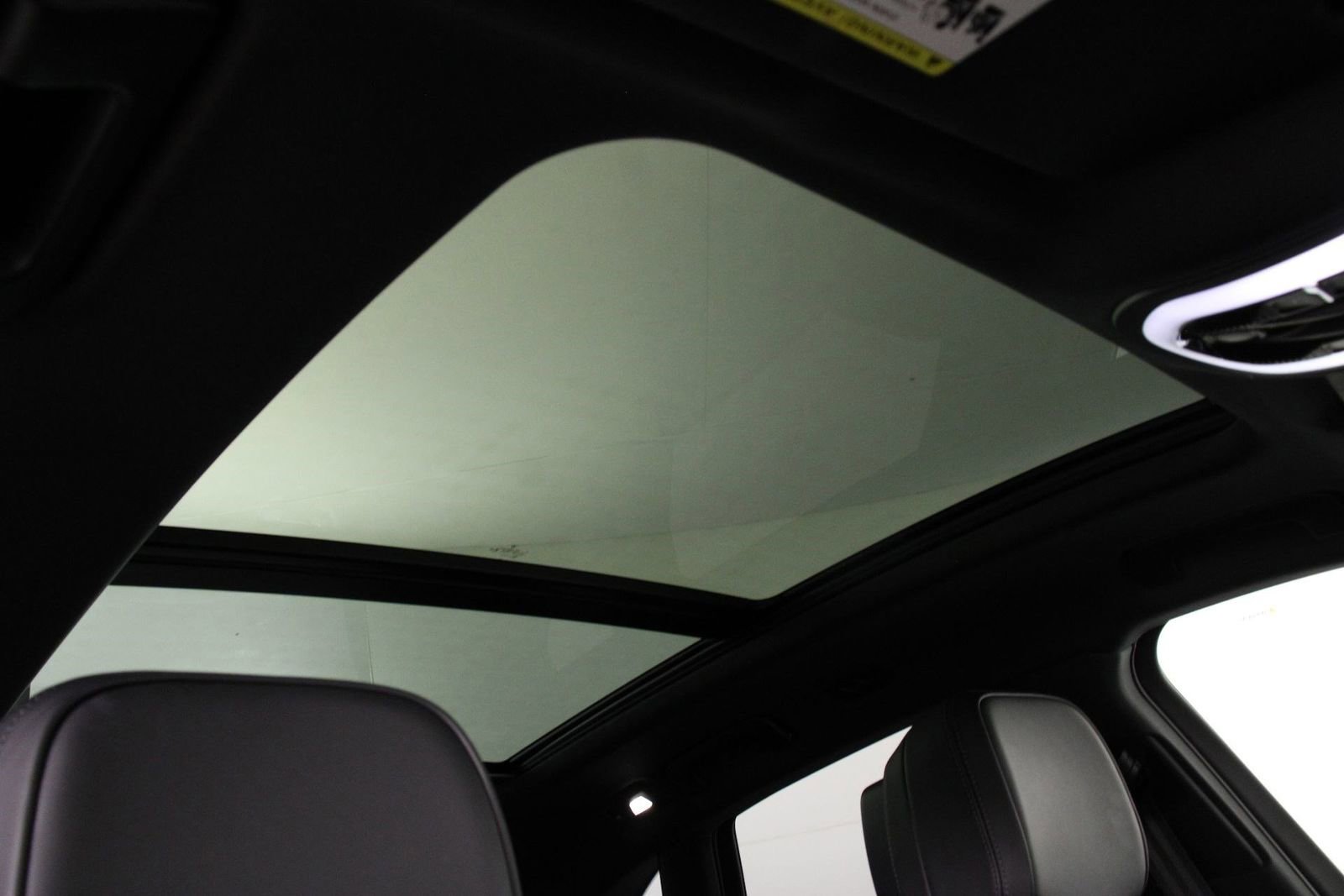 Certified 2025 Porsche Macan image 25