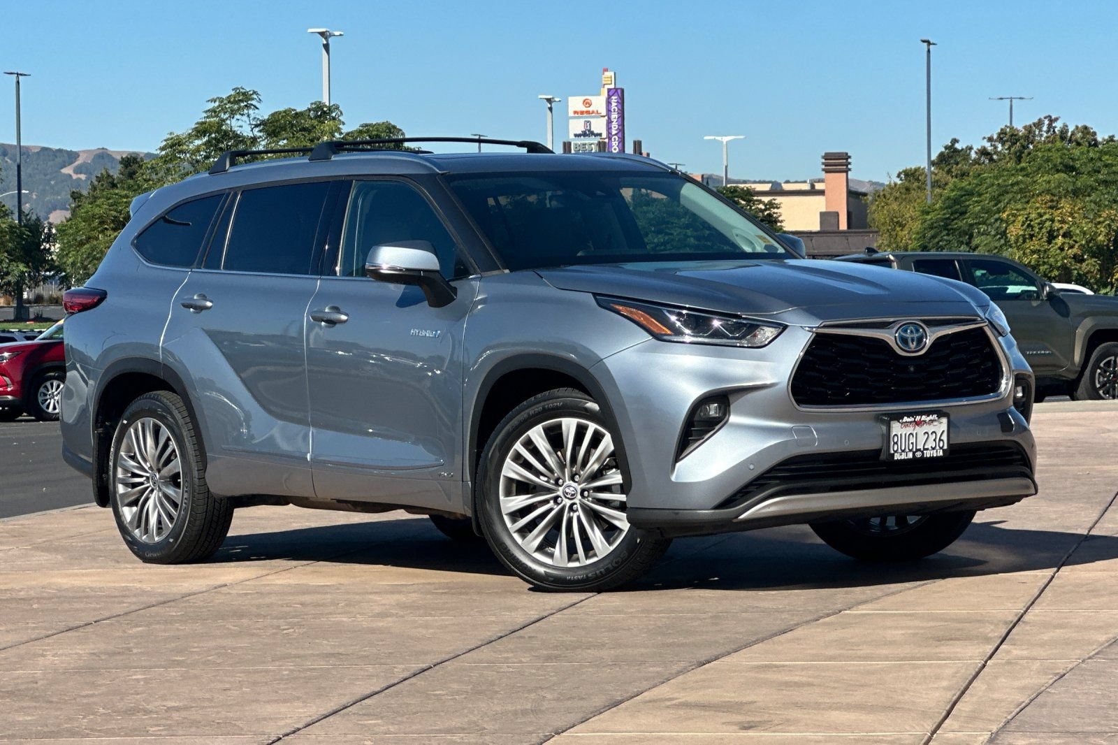 Certified 2021 Toyota Highlander Platinum AWD/4WD image 2