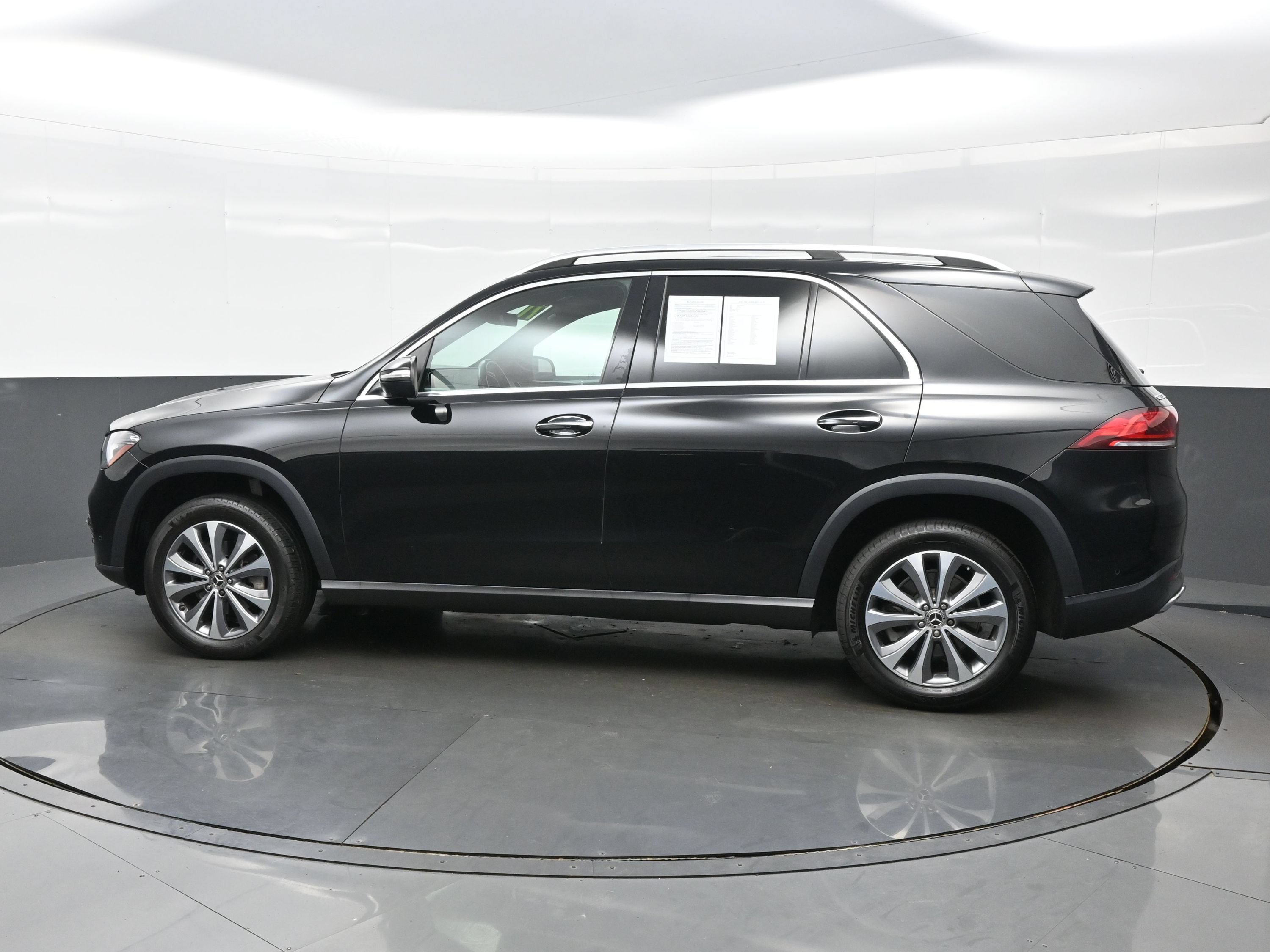 Used 2021 Mercedes-Benz GLE 350 w/ Premium Package image 3