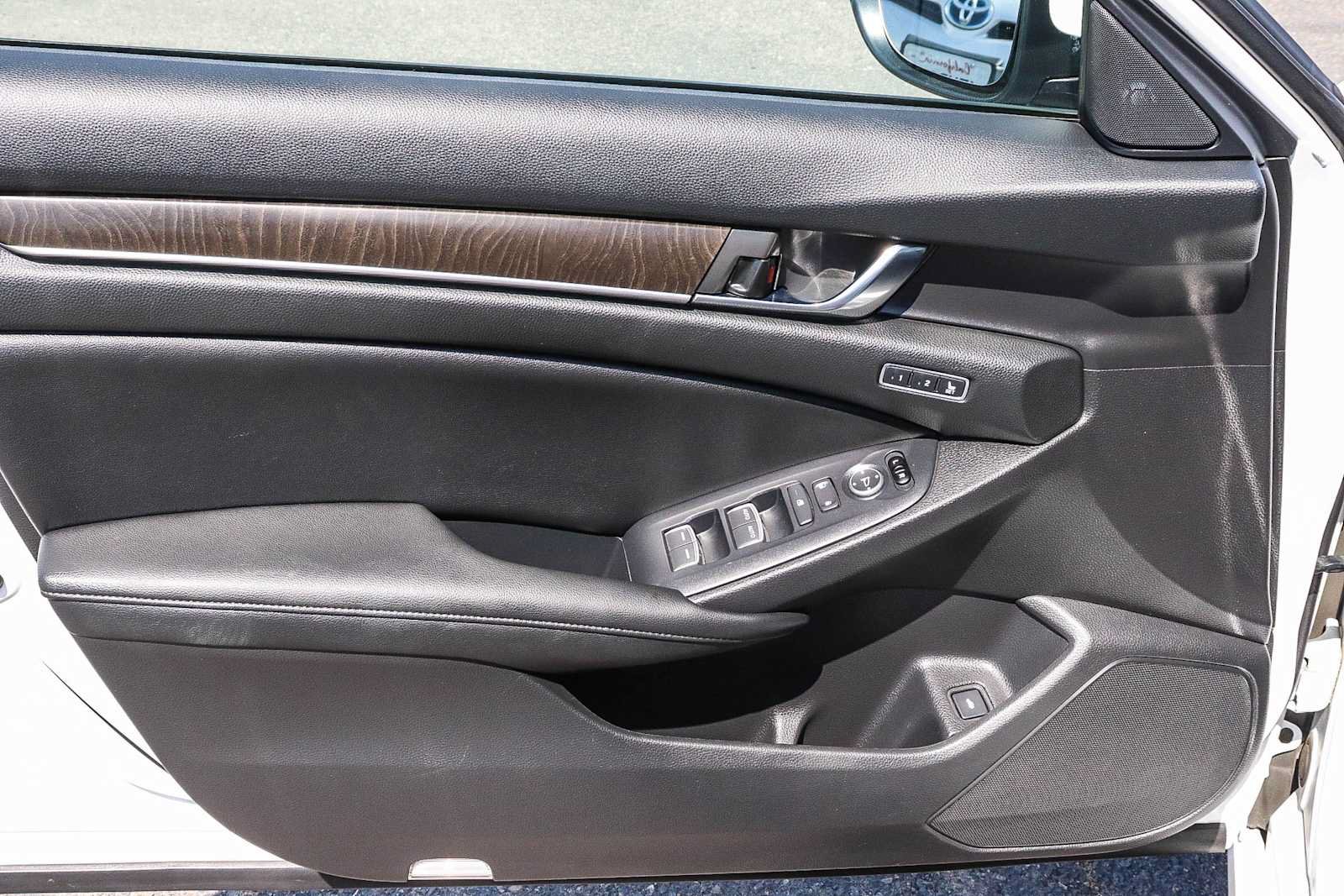 Used 2020 Honda Accord Touring image 30