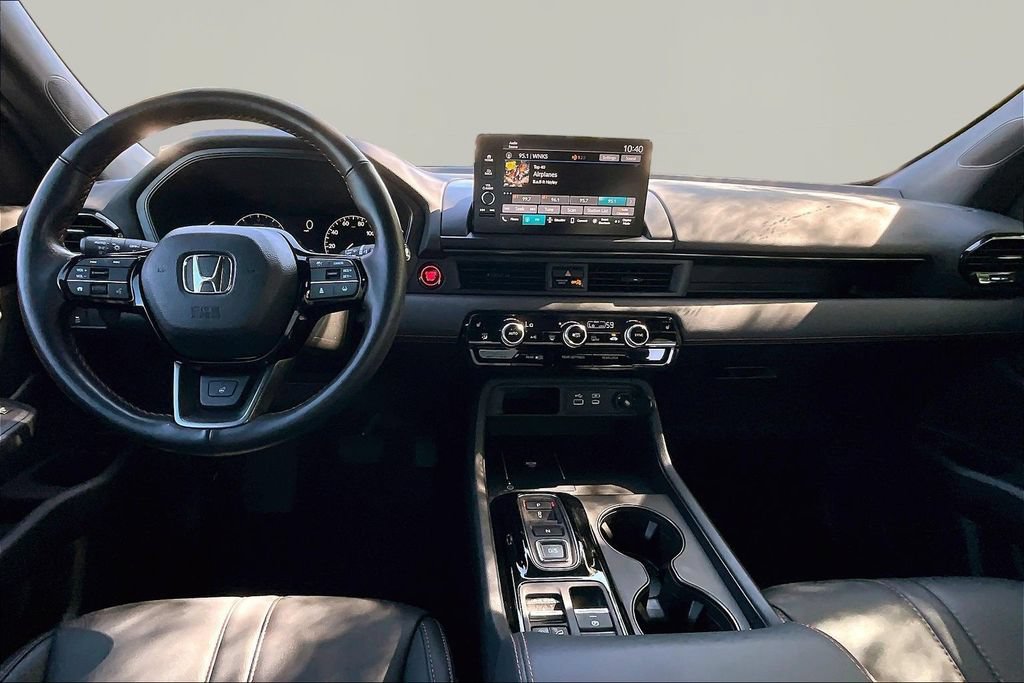 Used 2025 Honda Pilot TrailSport image 8