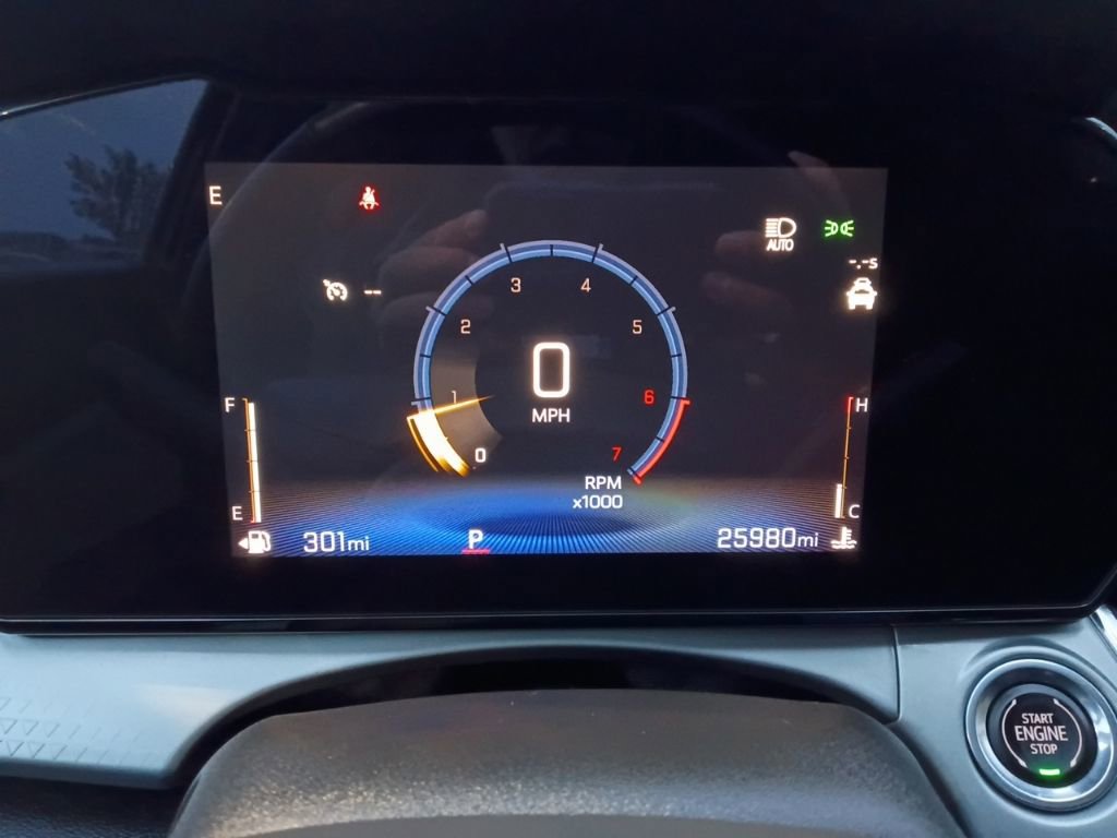 Used 2025 Chevrolet Trax LT w/ LT Convenience Package FWD image 2