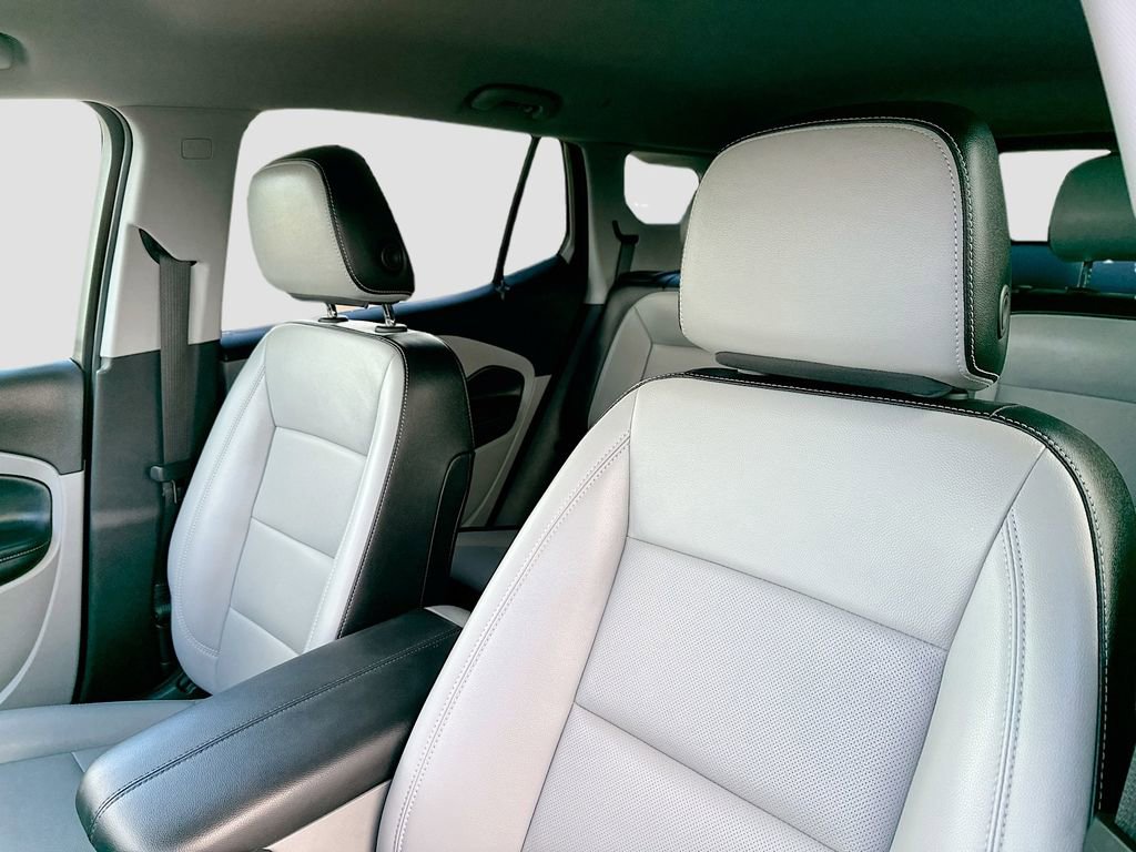 Used 2023 GMC Terrain SLT w/ Infotainment Package II FWD image 13