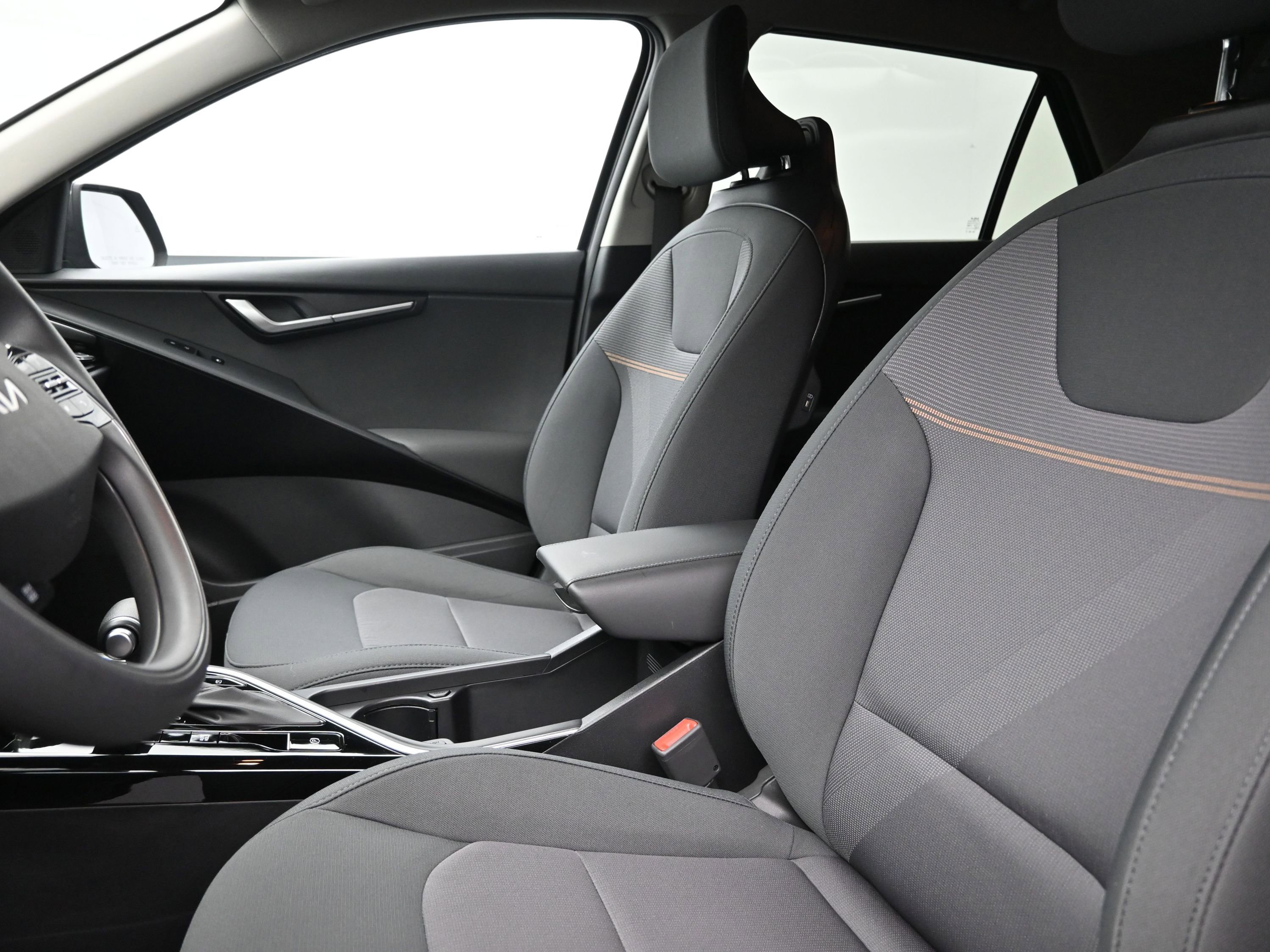 Used 2024 Kia Niro LX image 11