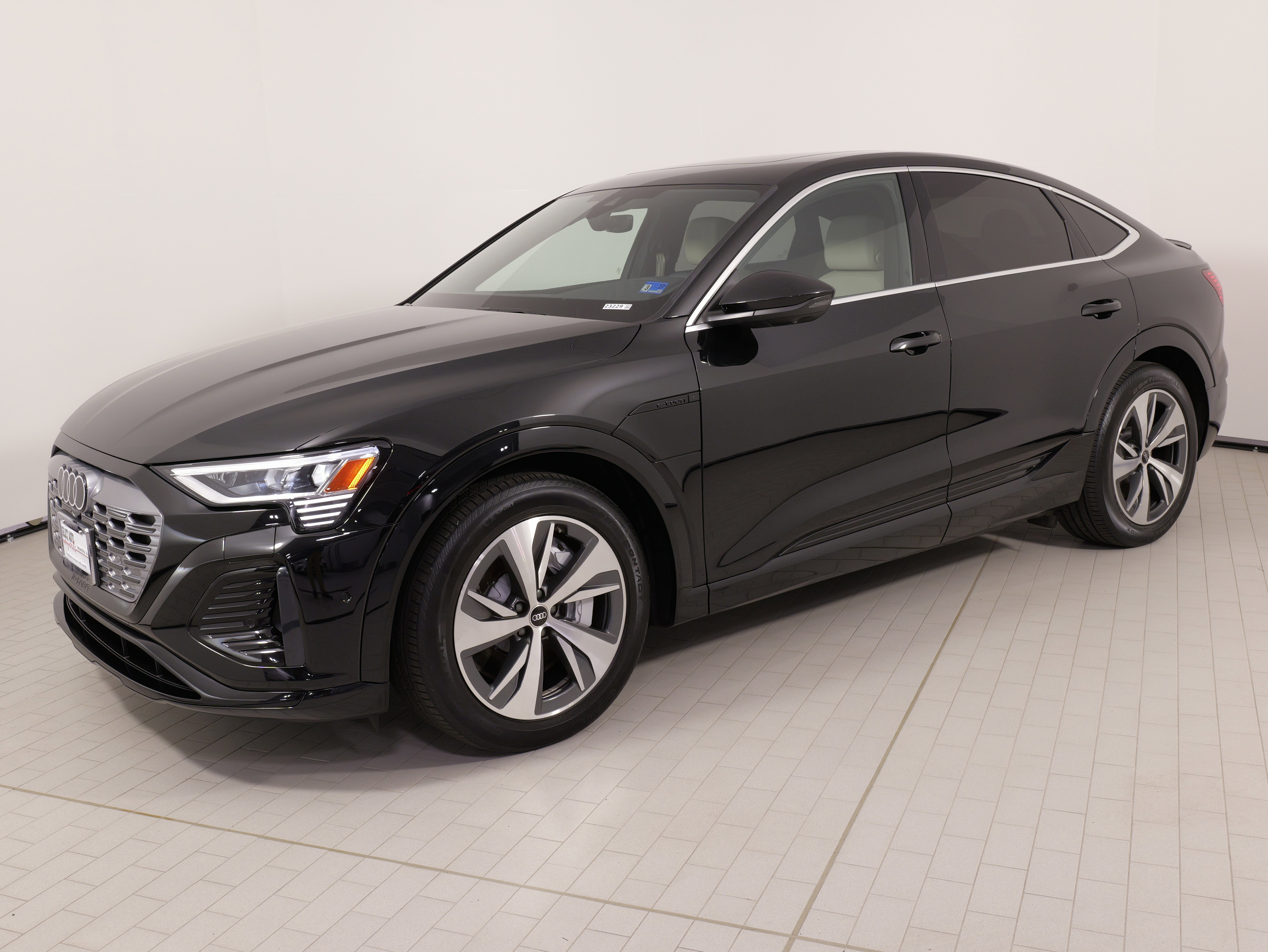 Used 2024 Audi Q8 e-tron Premium Plus w/ Premium Plus Package video 1