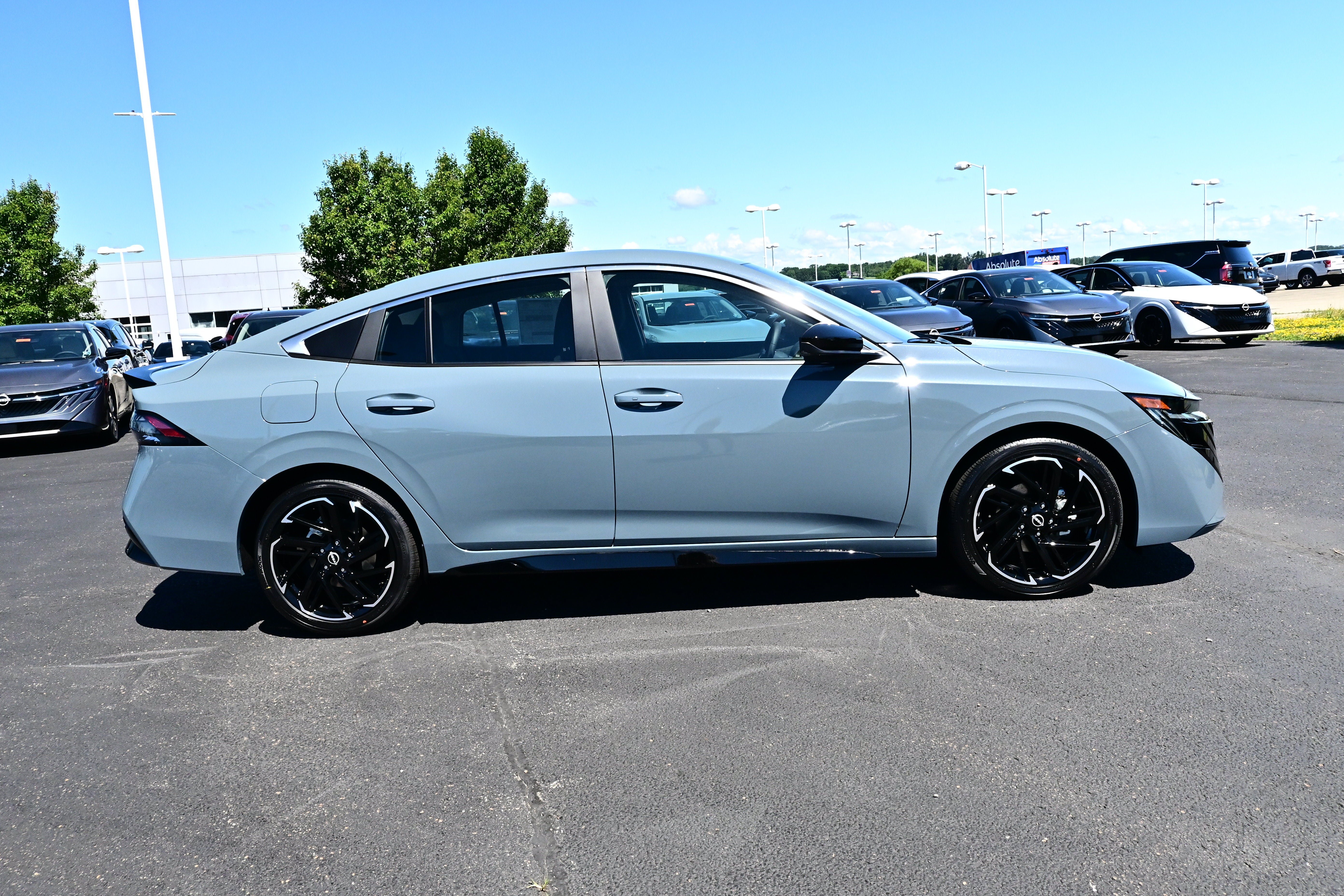 New 2026 Nissan Sentra SR FWD image 5