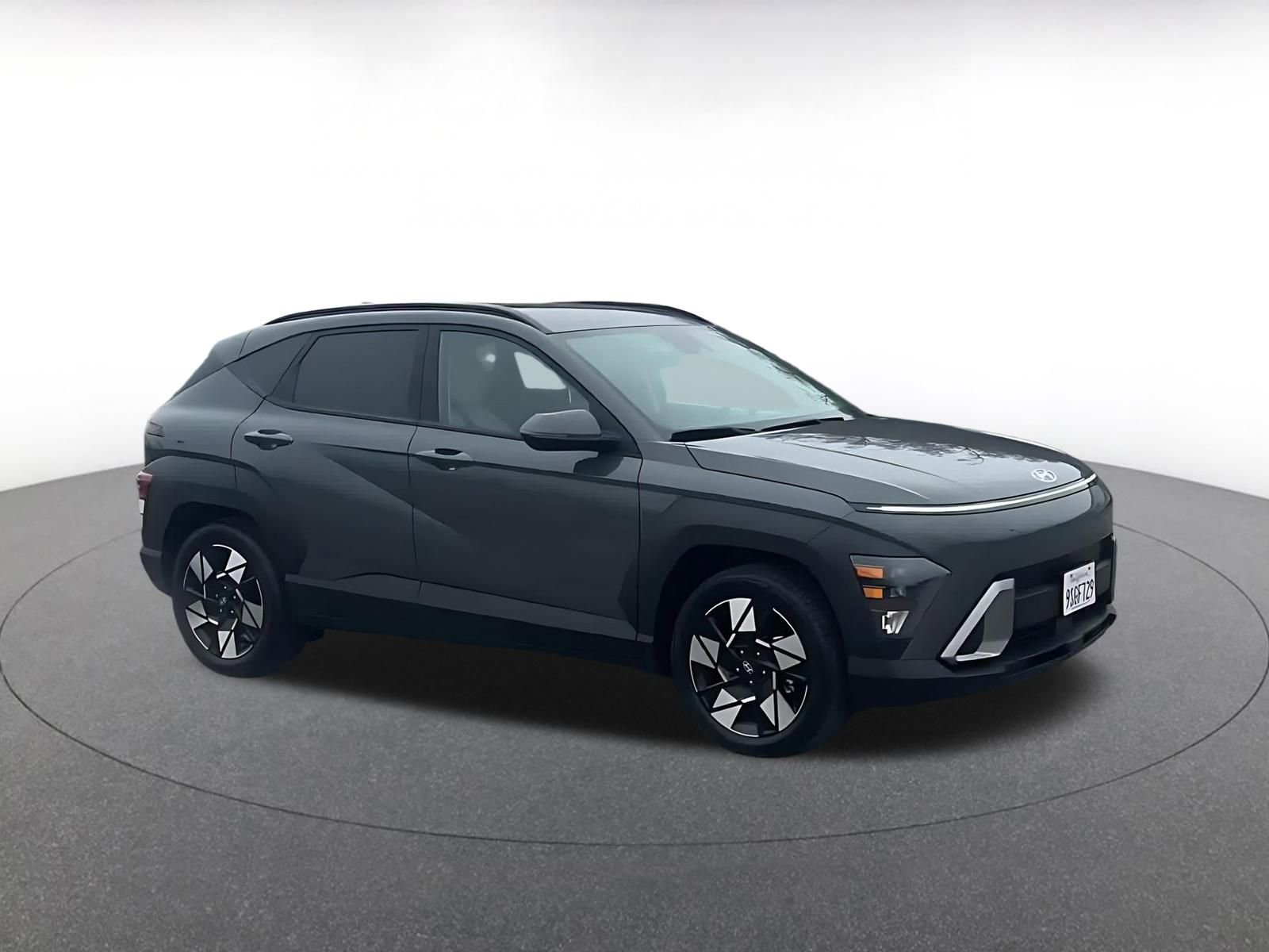 Used 2025 Hyundai Kona SEL image 2