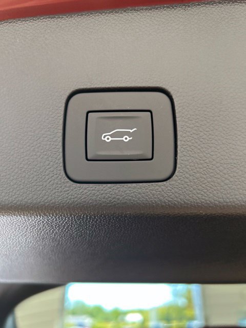 Used 2025 Buick Encore GX Avenir w/ Avenir Technology Package AWD/4WD image 9
