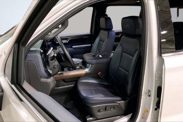 Used 2024 Chevrolet Silverado 1500 High Country w/ Technology Package AWD/4WD image 27