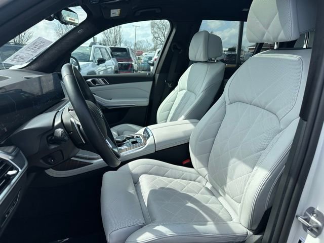 Certified 2025 BMW X7 xDrive40i w/ Premium Package image 29