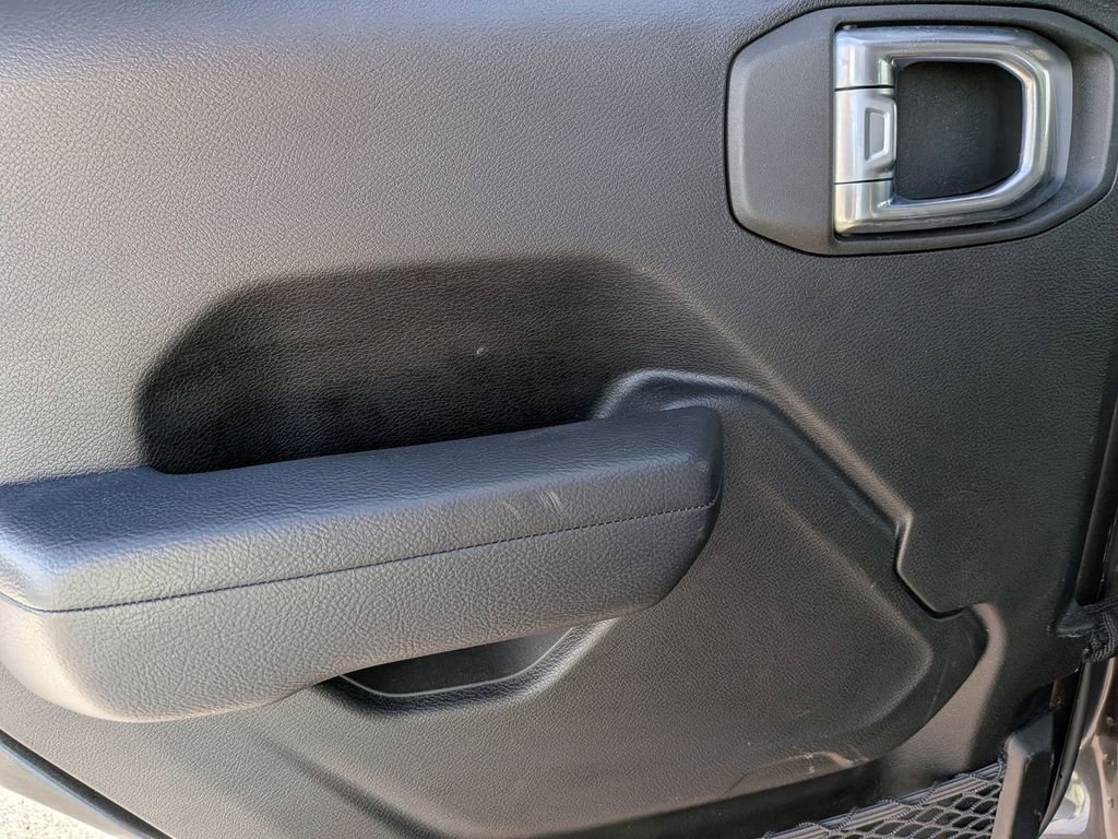 Used 2025 Jeep Wrangler Unlimited Rubicon w/ Convenience Group image 25