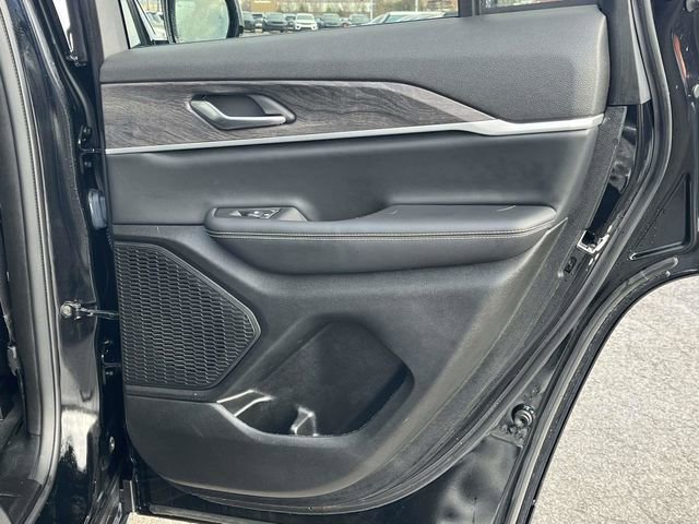 Used 2023 Jeep Grand Cherokee Limited image 23