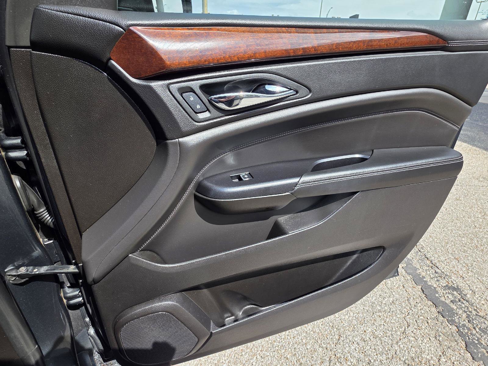 Used 2016 Cadillac SRX Luxury w/ Driver Awareness Package FWD image 33