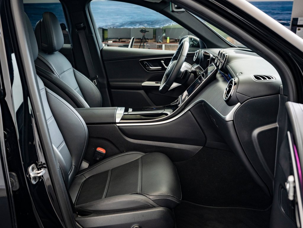 Certified 2025 Mercedes-Benz GLC 300 4MATIC image 21