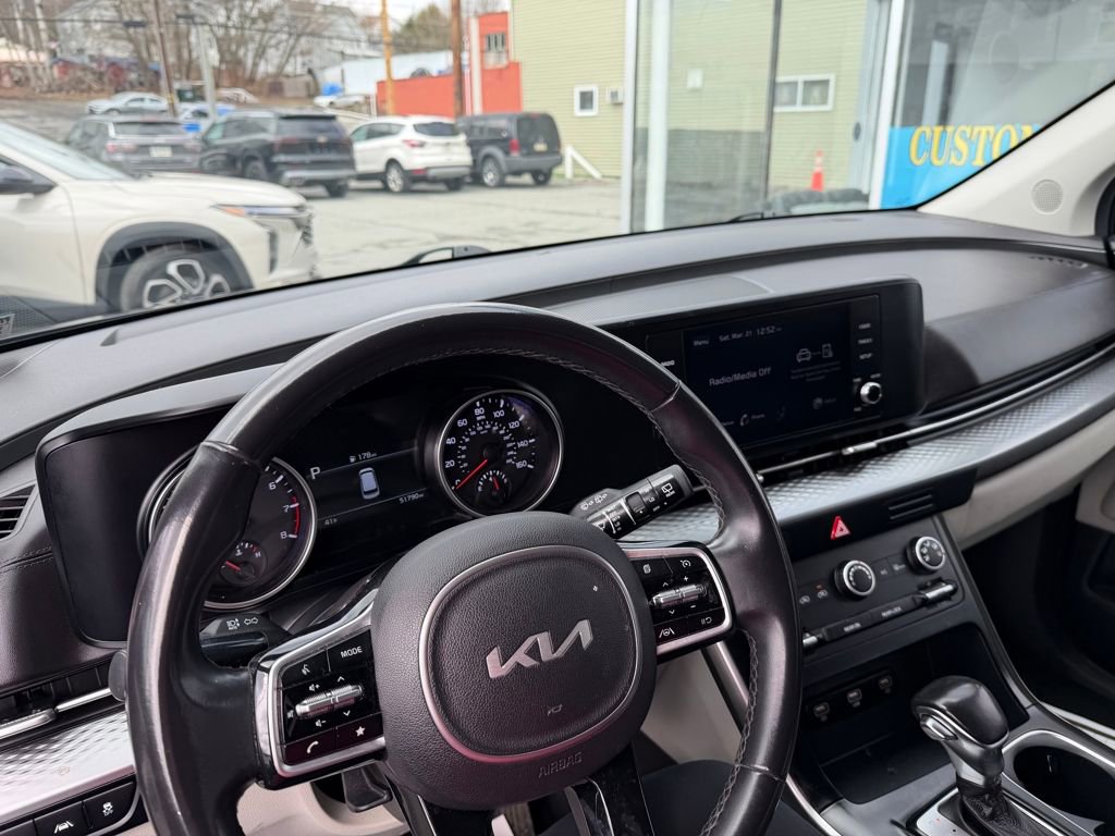 Used 2022 Kia Carnival LX FWD image 22