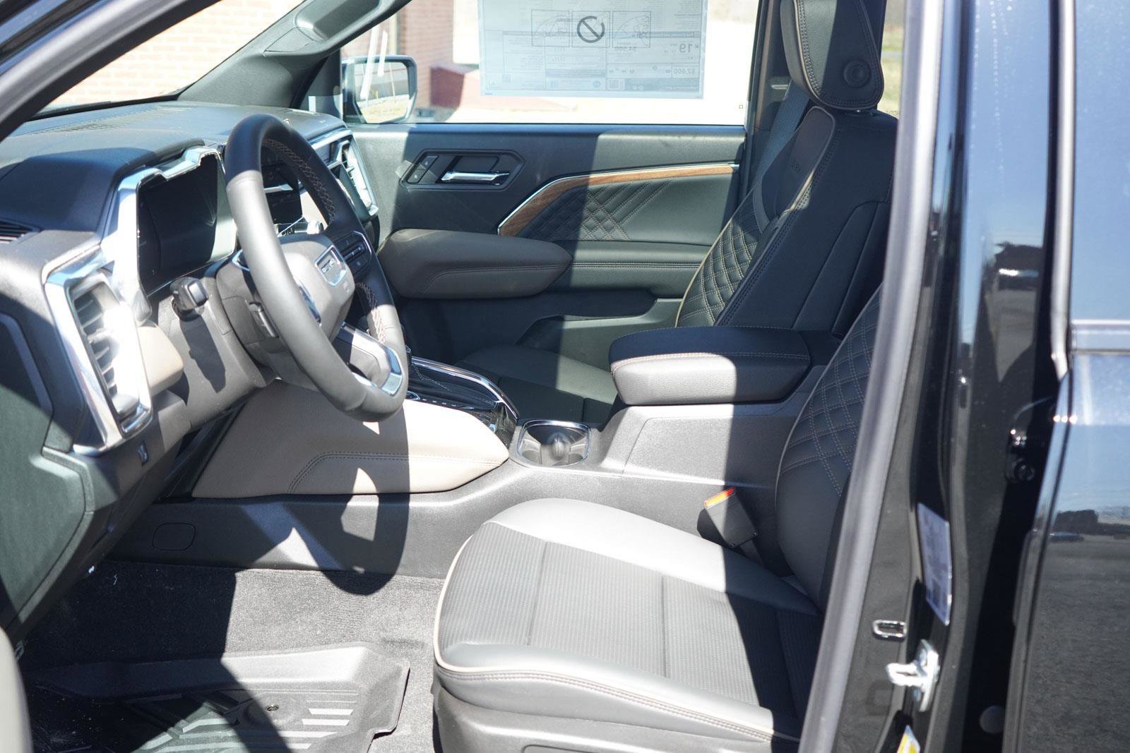 New 2026 GMC Canyon Denali w/ LPO, Denali Black Edition image 23