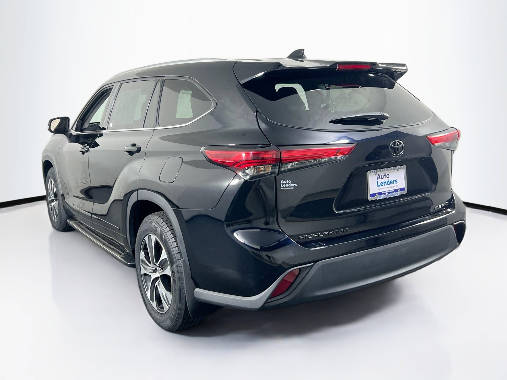 Used 2022 Toyota Highlander XLE image 7