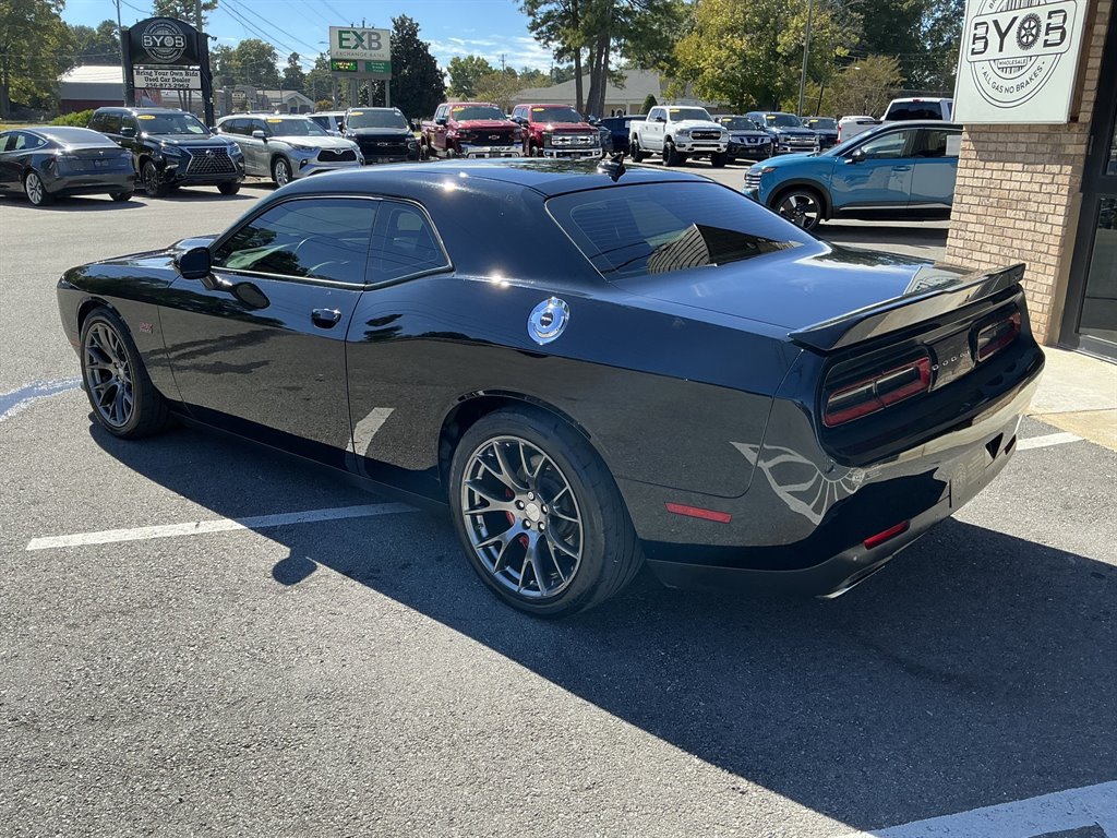 Used 2015 Dodge Challenger SRT RWD image 3