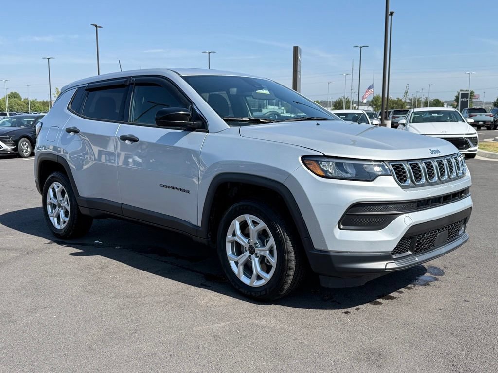 Used 2025 Jeep Compass Sport AWD/4WD image 3