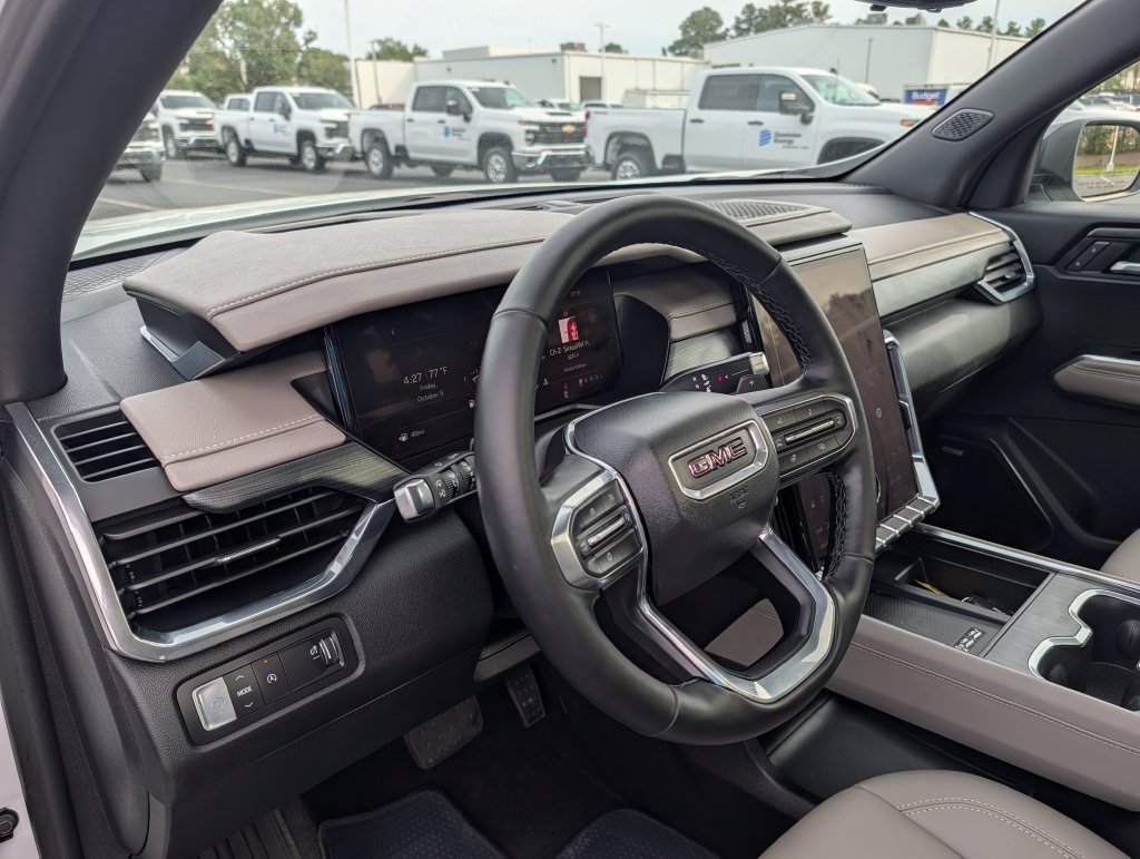 Used 2026 GMC Acadia Elevation w/ Elevation Premium Package FWD image 18