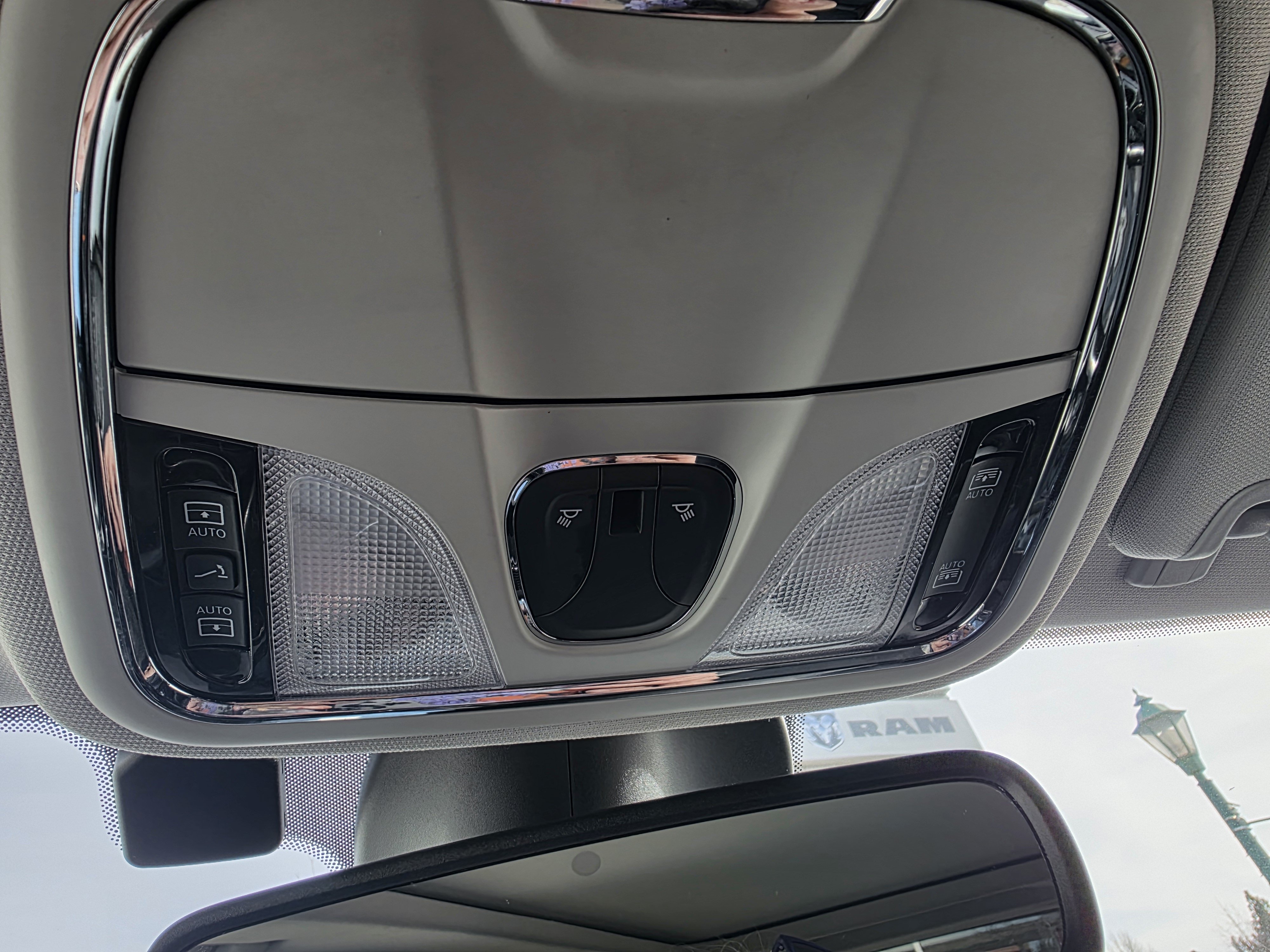 Used 2020 Jeep Cherokee Latitude Lux w/ Comfort/Convenience Group AWD/4WD image 15
