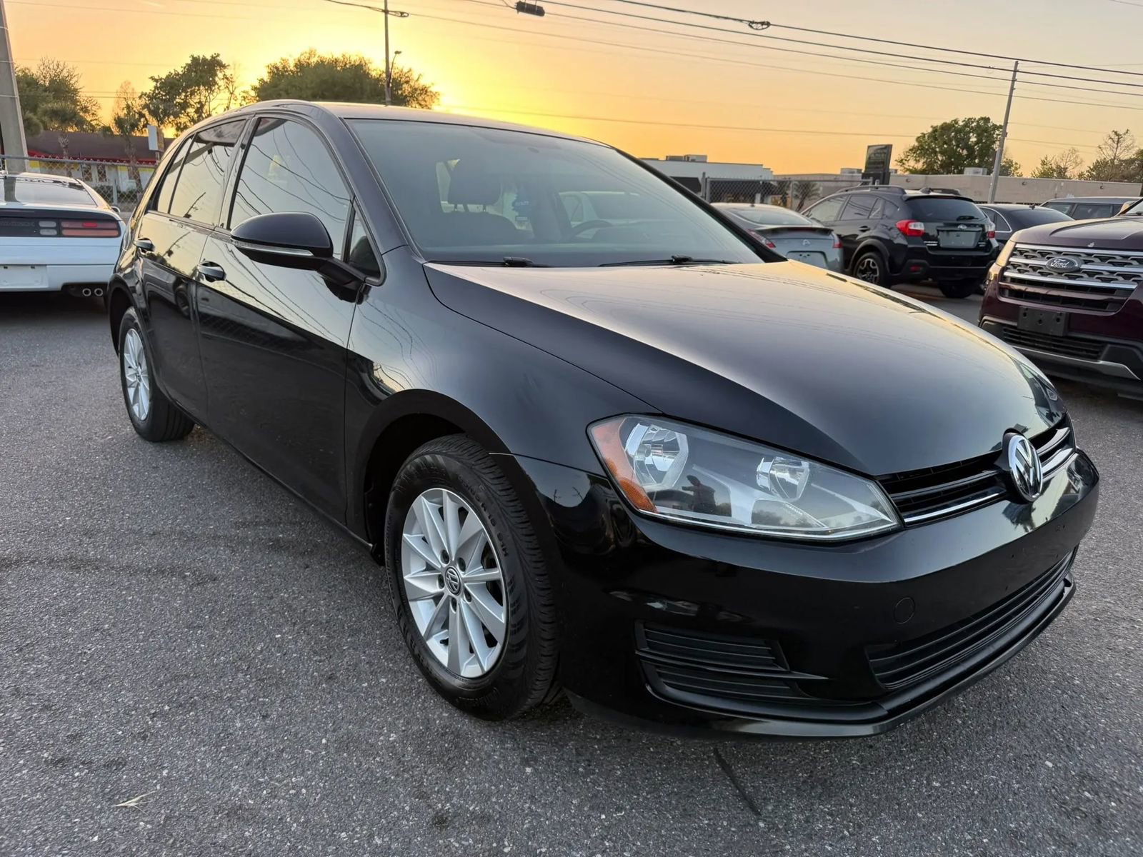 Used 2017 Volkswagen Golf S FWD image 3