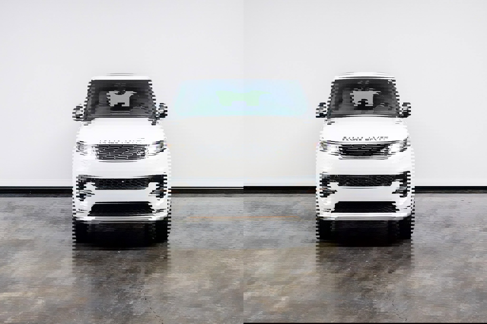 Used 2024 Land Rover Range Rover Sport Dynamic SE AWD/4WD image 2