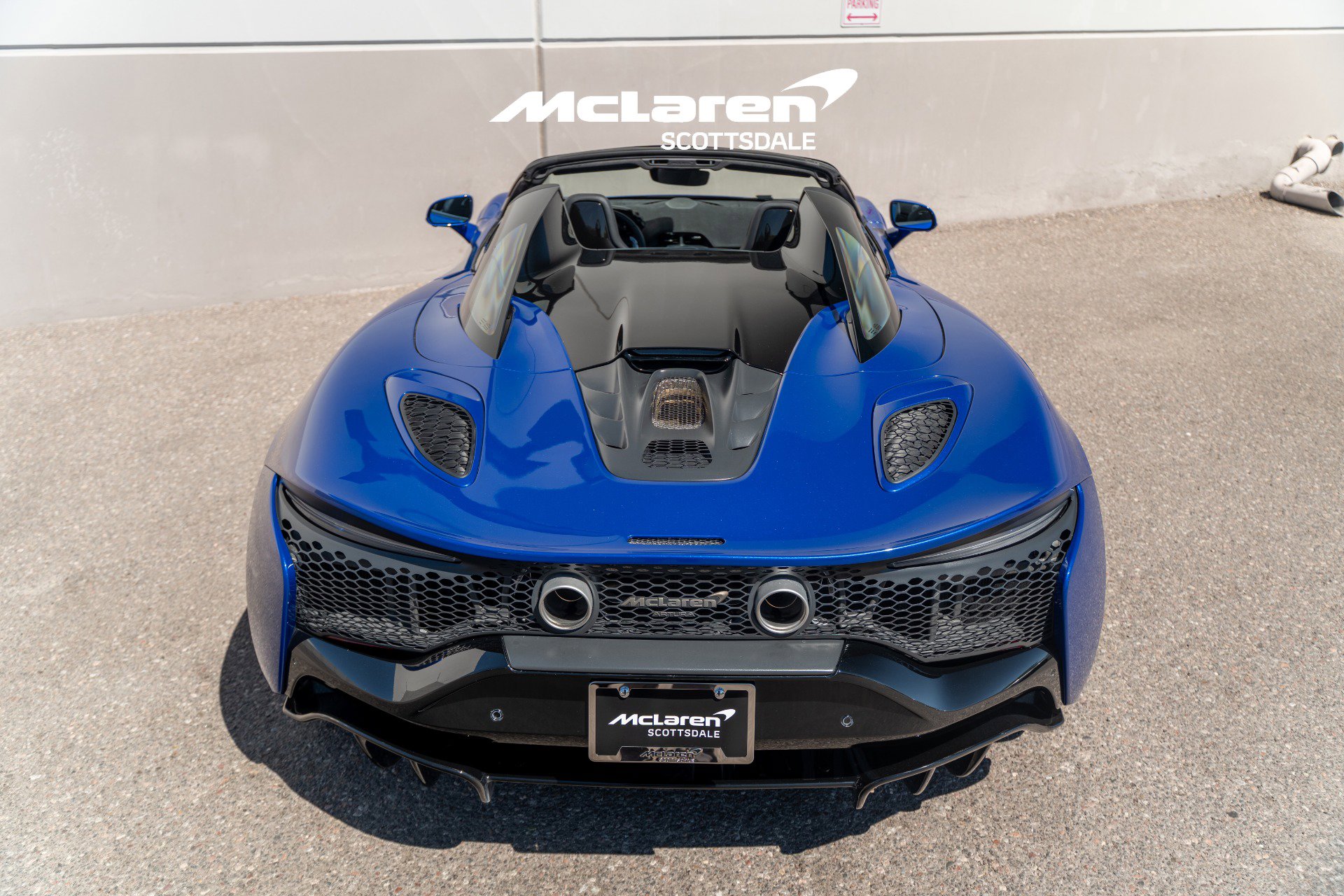 Used 2025 McLaren Artura Spider image 24