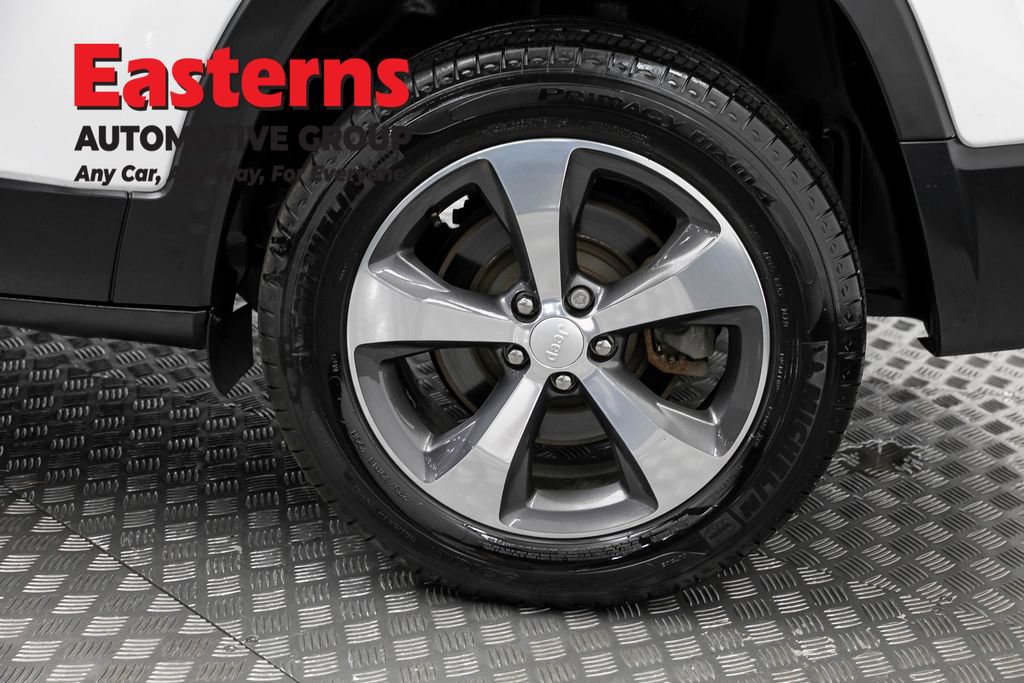 Used 2019 Jeep Cherokee Limited AWD/4WD image 35
