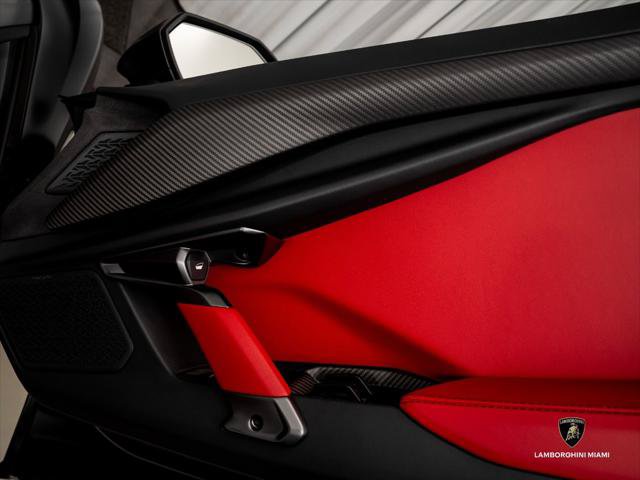 Used 2025 Lamborghini Revuelto AWD/4WD image 45