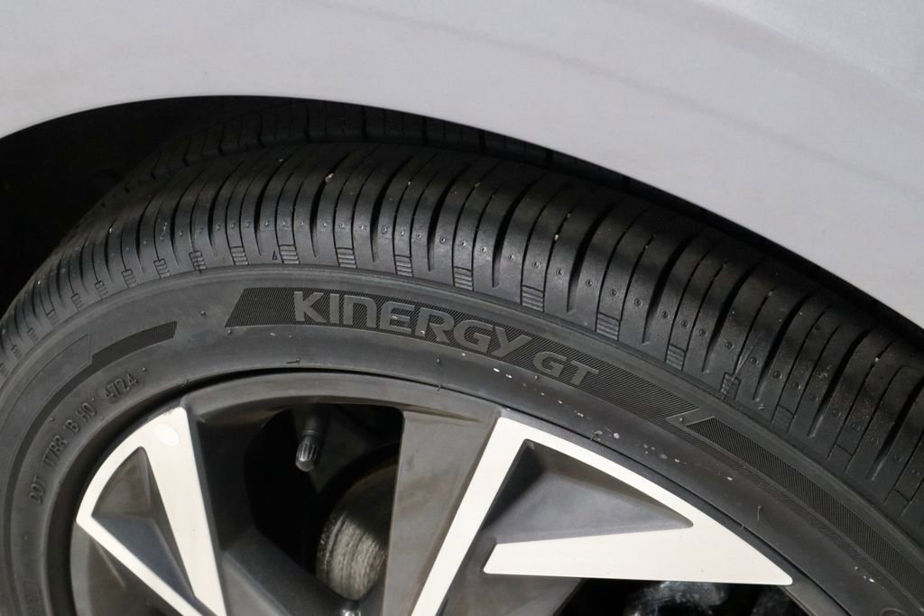 Certified 2025 Hyundai Elantra SEL image 21