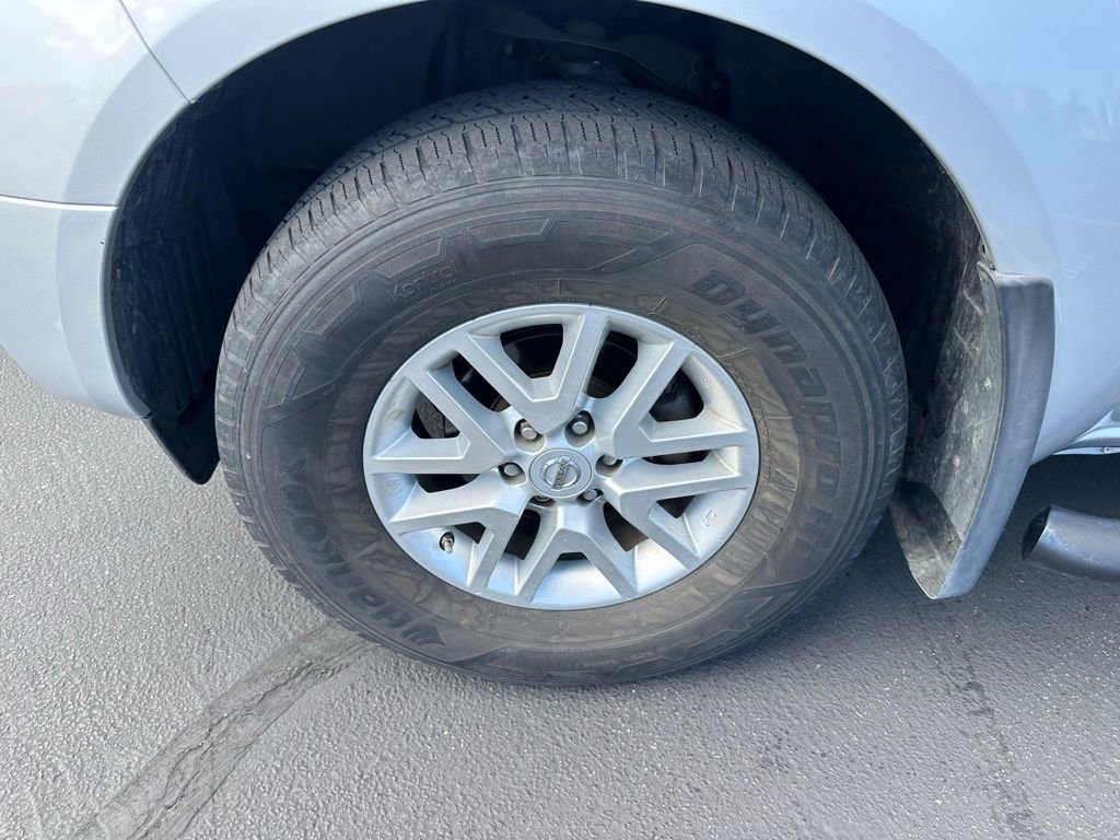 Used 2017 Nissan Frontier SV image 5